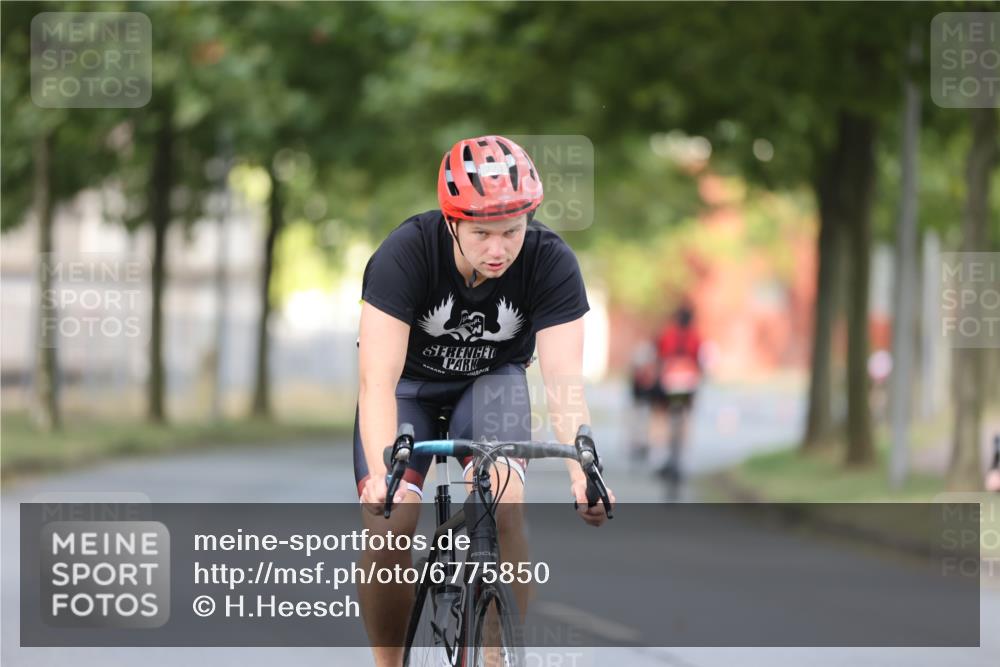 11.08.2024 - GEWOBA Citytriathlon Bremen H.Heesch http://msf.ph/oto/6775850 11.08.2024 11:43:40 Radfahren 770, 846, 868, 925, 1039 meine-sportfotos.de