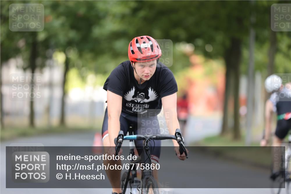 11.08.2024 - GEWOBA Citytriathlon Bremen H.Heesch http://msf.ph/oto/6775860 11.08.2024 11:43:40 Radfahren 770, 846, 868, 925, 1039 meine-sportfotos.de