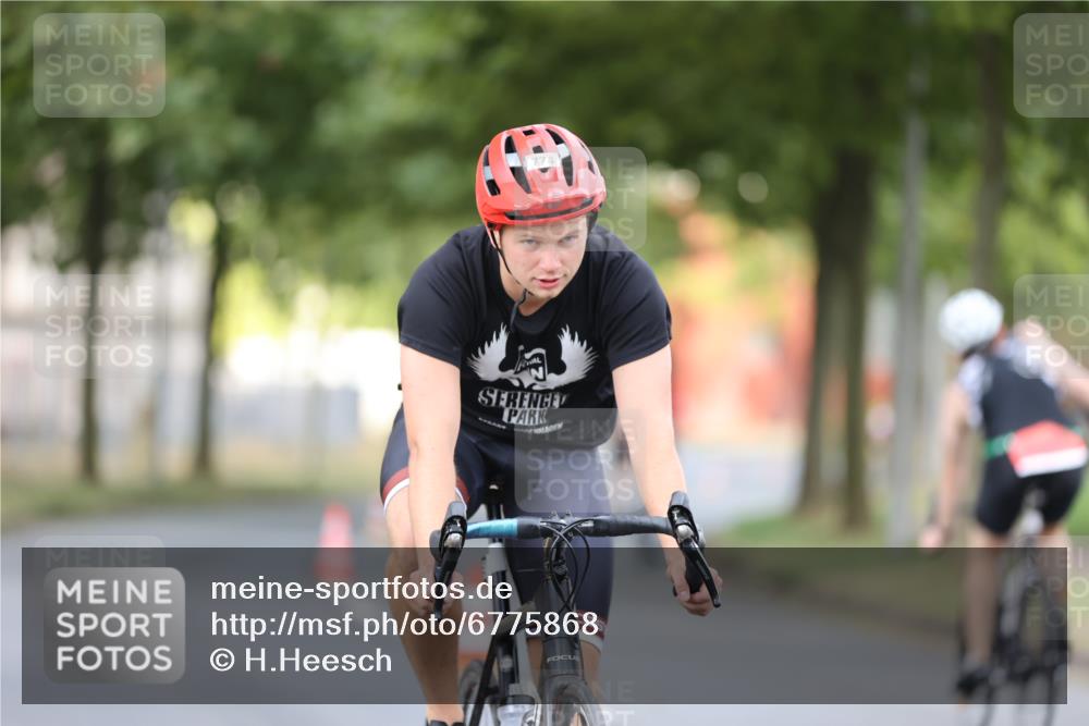 11.08.2024 - GEWOBA Citytriathlon Bremen H.Heesch http://msf.ph/oto/6775868 11.08.2024 11:43:40 Radfahren 770, 846, 868, 925, 1039 meine-sportfotos.de