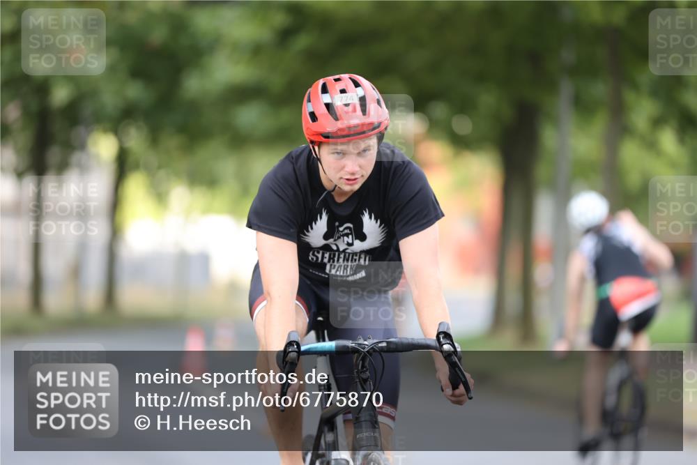 11.08.2024 - GEWOBA Citytriathlon Bremen H.Heesch http://msf.ph/oto/6775870 11.08.2024 11:43:40 Radfahren 770, 846, 868, 925, 1039 meine-sportfotos.de