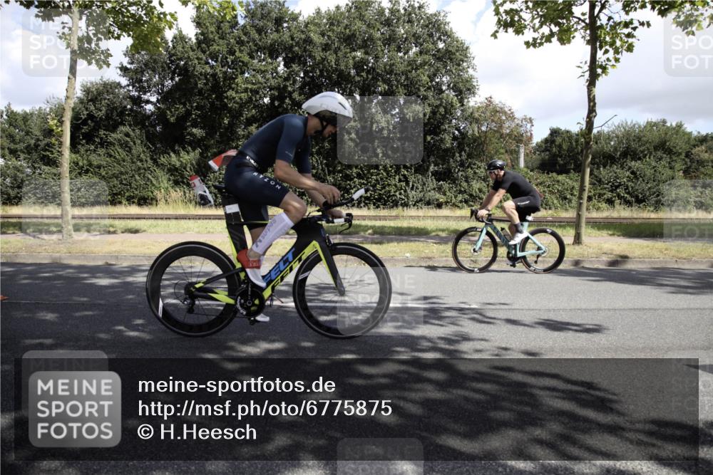 11.08.2024 - GEWOBA Citytriathlon Bremen H.Heesch http://msf.ph/oto/6775875 11.08.2024 11:53:47 Radfahren 751, 940, 1000, 1009 meine-sportfotos.de