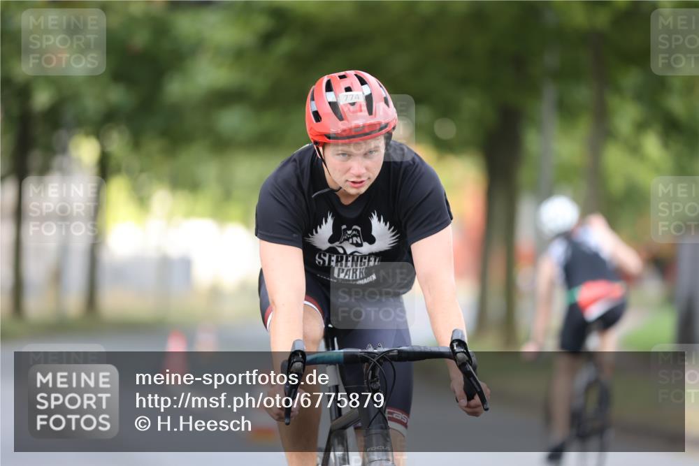 11.08.2024 - GEWOBA Citytriathlon Bremen H.Heesch http://msf.ph/oto/6775879 11.08.2024 11:43:40 Radfahren 770, 846, 868, 925, 1039 meine-sportfotos.de
