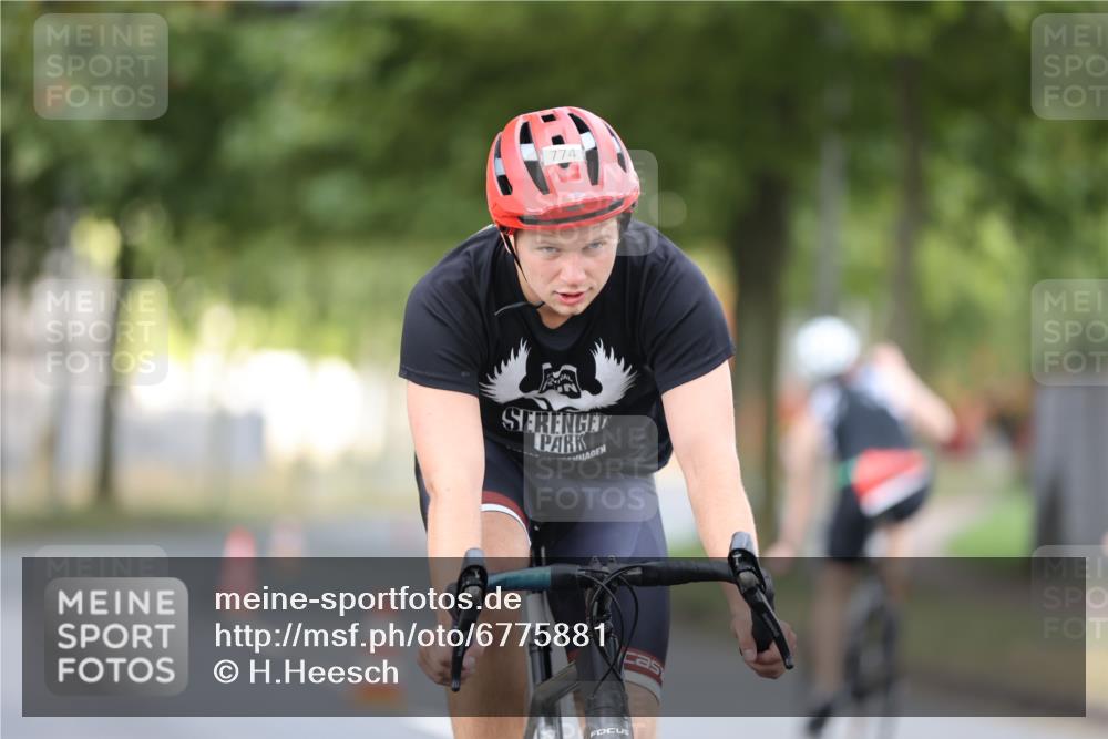 11.08.2024 - GEWOBA Citytriathlon Bremen H.Heesch http://msf.ph/oto/6775881 11.08.2024 11:43:40 Radfahren 770, 846, 868, 925, 1039 meine-sportfotos.de