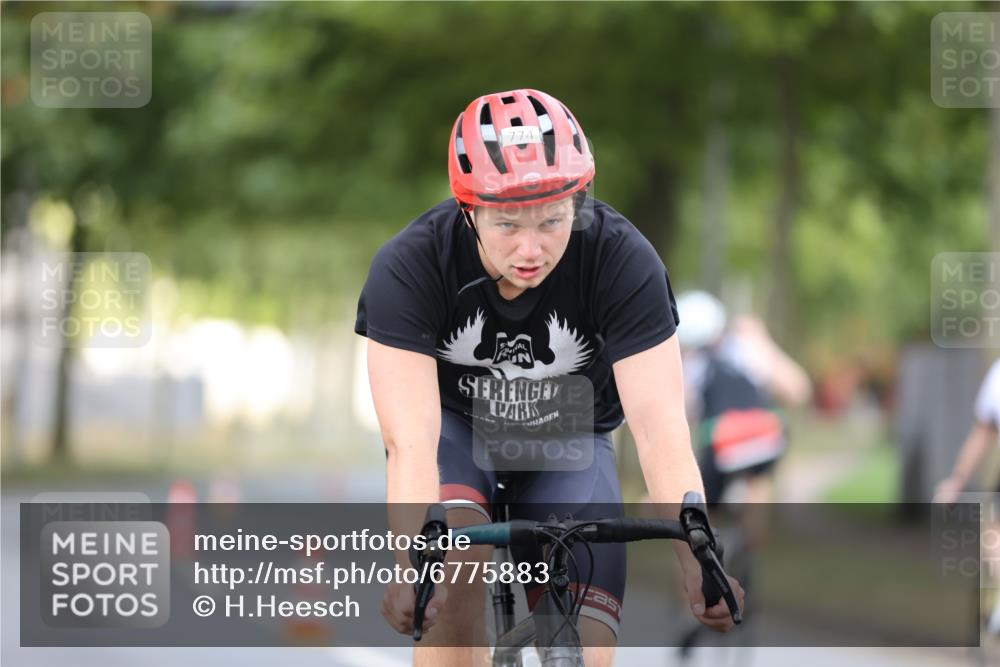 11.08.2024 - GEWOBA Citytriathlon Bremen H.Heesch http://msf.ph/oto/6775883 11.08.2024 11:43:40 Radfahren 770, 846, 868, 925, 1039 meine-sportfotos.de