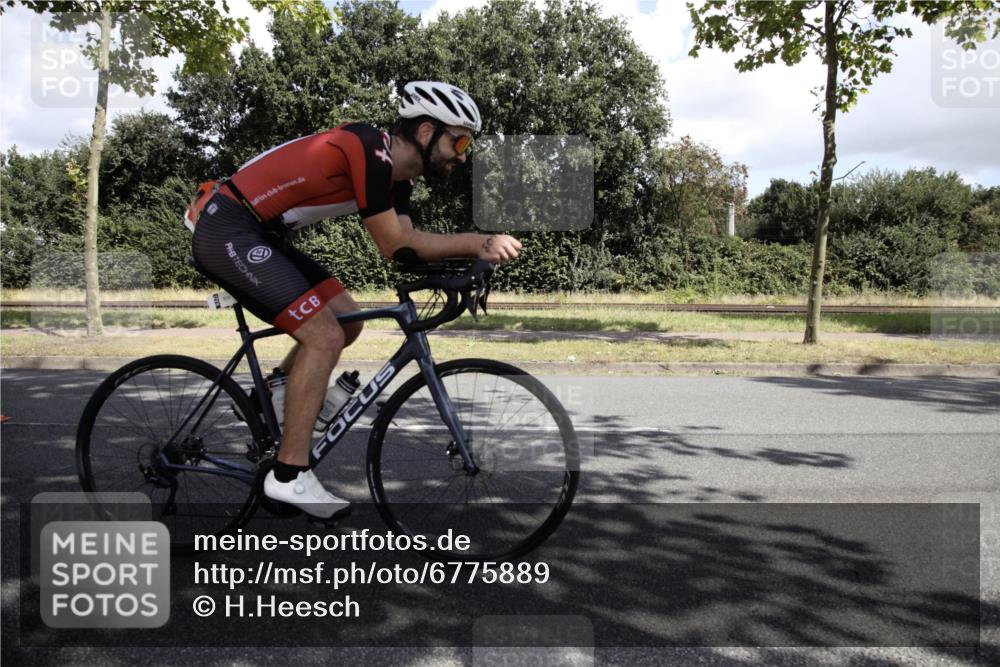11.08.2024 - GEWOBA Citytriathlon Bremen H.Heesch http://msf.ph/oto/6775889 11.08.2024 11:54:09 Radfahren 804, 856, 969 meine-sportfotos.de