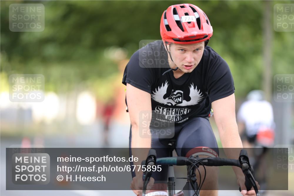 11.08.2024 - GEWOBA Citytriathlon Bremen H.Heesch http://msf.ph/oto/6775895 11.08.2024 11:43:40 Radfahren 770, 846, 868, 925, 1039 meine-sportfotos.de