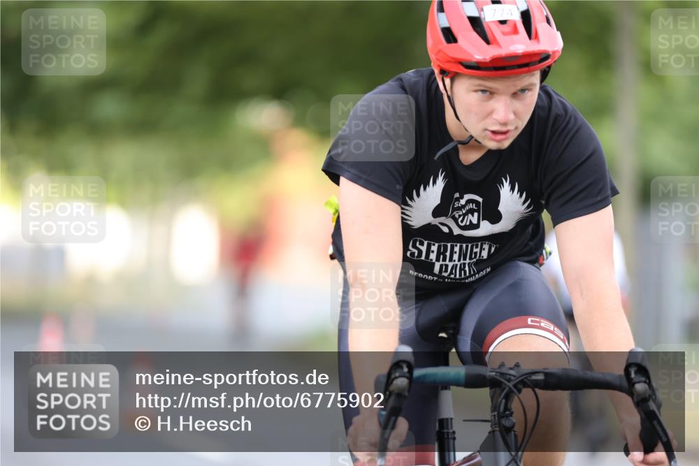 11.08.2024 - GEWOBA Citytriathlon Bremen H.Heesch http://msf.ph/oto/6775902 11.08.2024 11:43:40 Radfahren 770, 846, 868, 925, 1039 meine-sportfotos.de