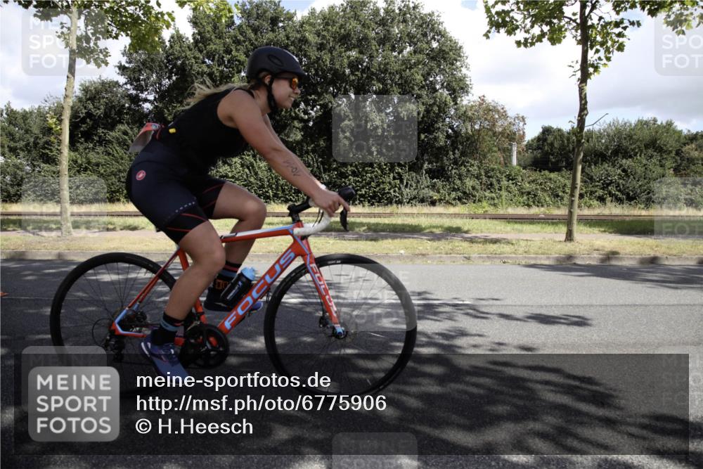 11.08.2024 - GEWOBA Citytriathlon Bremen H.Heesch http://msf.ph/oto/6775906 11.08.2024 11:54:28 Radfahren 831, 840, 898, 961, 1011 meine-sportfotos.de