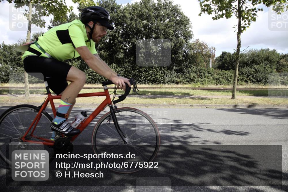 11.08.2024 - GEWOBA Citytriathlon Bremen H.Heesch http://msf.ph/oto/6775922 11.08.2024 11:54:53 Radfahren 749, 824, 850, 957, 960, 998 meine-sportfotos.de
