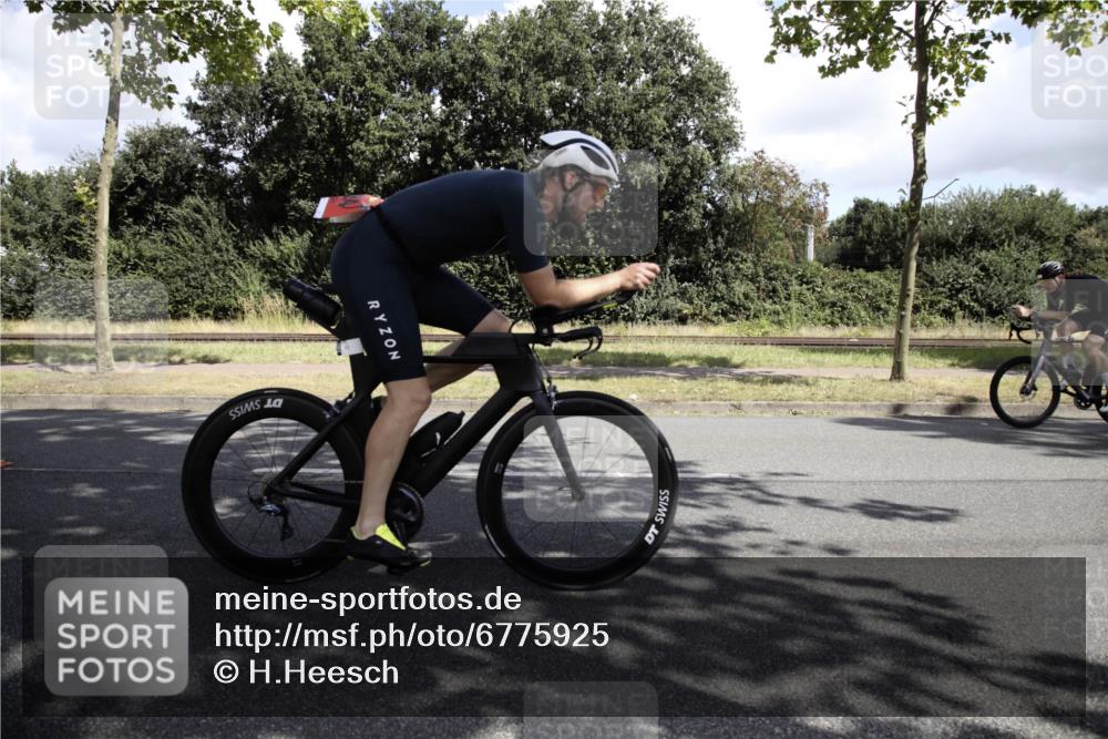 11.08.2024 - GEWOBA Citytriathlon Bremen H.Heesch http://msf.ph/oto/6775925 11.08.2024 11:54:54 Radfahren 749, 824, 850, 957, 960, 998 meine-sportfotos.de