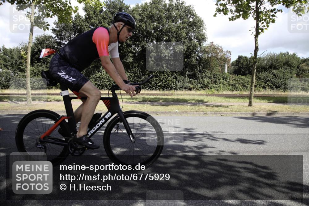 11.08.2024 - GEWOBA Citytriathlon Bremen H.Heesch http://msf.ph/oto/6775929 11.08.2024 11:54:58 Radfahren 749, 824, 850, 957, 960, 998 meine-sportfotos.de