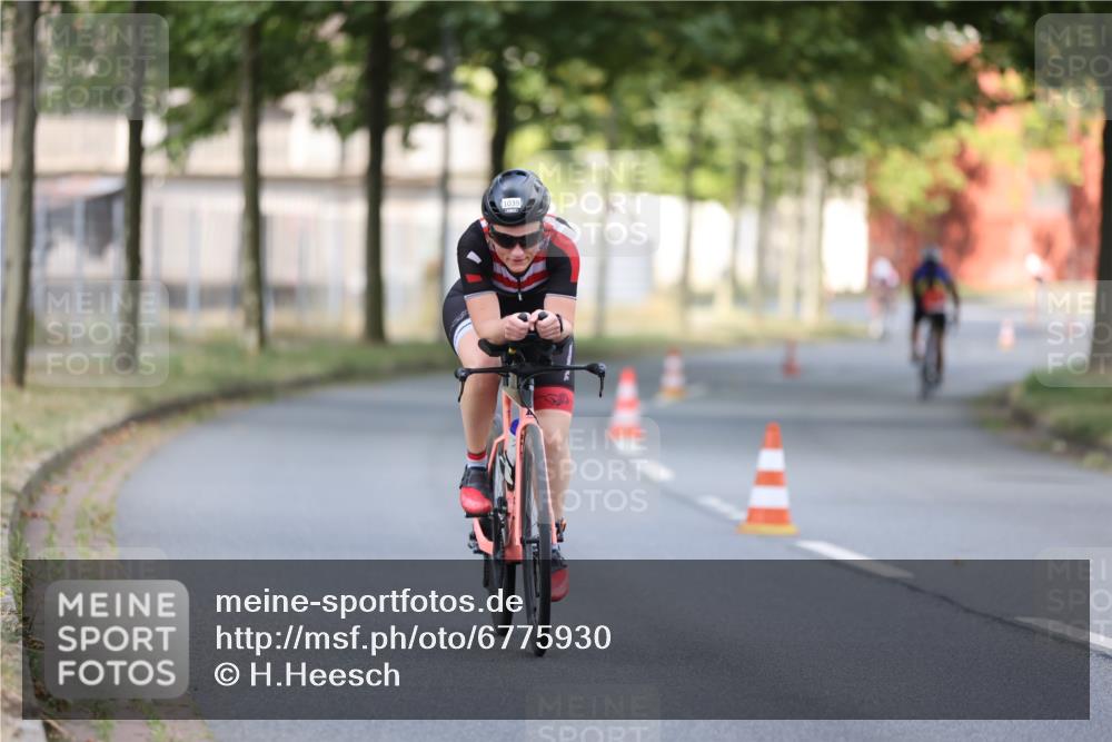 11.08.2024 - GEWOBA Citytriathlon Bremen H.Heesch http://msf.ph/oto/6775930 11.08.2024 11:43:52 Radfahren 914, 1039 meine-sportfotos.de