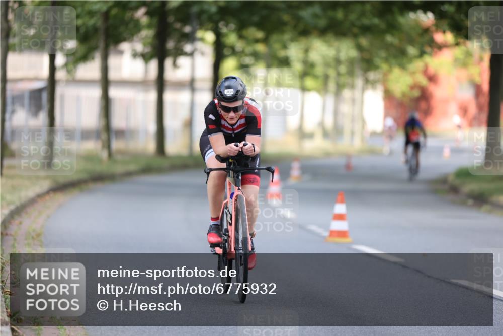 11.08.2024 - GEWOBA Citytriathlon Bremen H.Heesch http://msf.ph/oto/6775932 11.08.2024 11:43:52 Radfahren 914, 1039 meine-sportfotos.de
