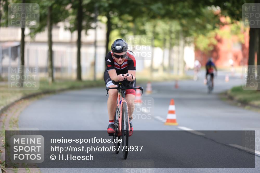 11.08.2024 - GEWOBA Citytriathlon Bremen H.Heesch http://msf.ph/oto/6775937 11.08.2024 11:43:52 Radfahren 914, 1039 meine-sportfotos.de