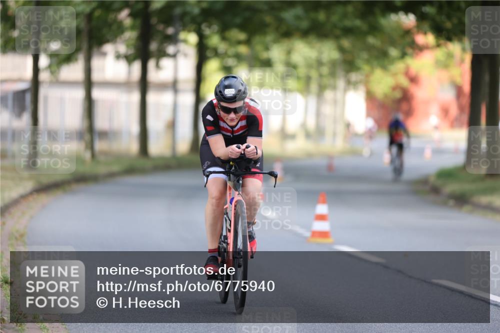 11.08.2024 - GEWOBA Citytriathlon Bremen H.Heesch http://msf.ph/oto/6775940 11.08.2024 11:43:52 Radfahren 914, 1039 meine-sportfotos.de