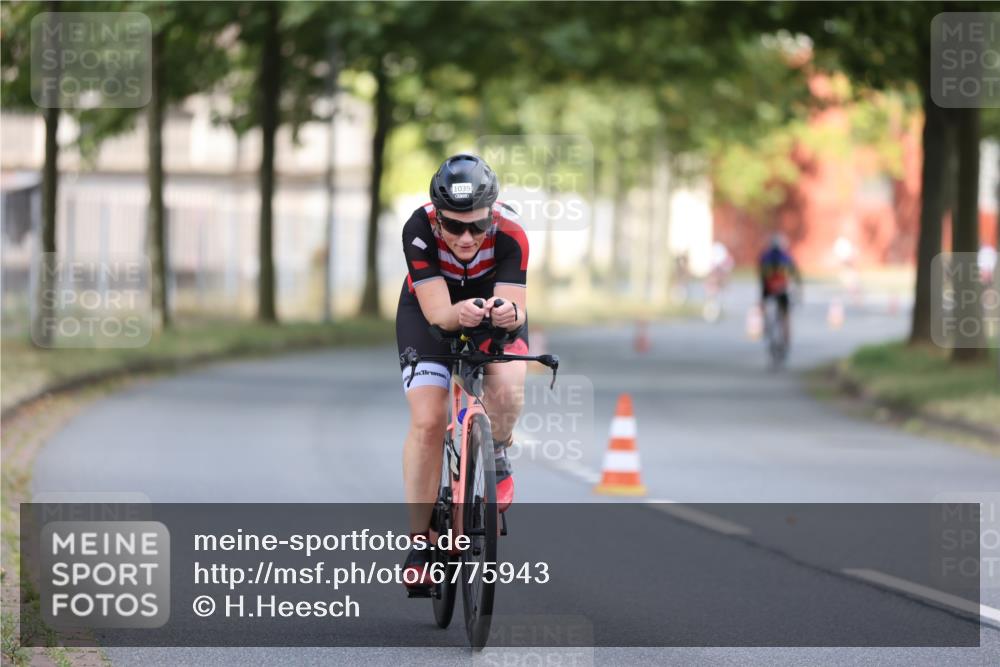 11.08.2024 - GEWOBA Citytriathlon Bremen H.Heesch http://msf.ph/oto/6775943 11.08.2024 11:43:52 Radfahren 914, 1039 meine-sportfotos.de