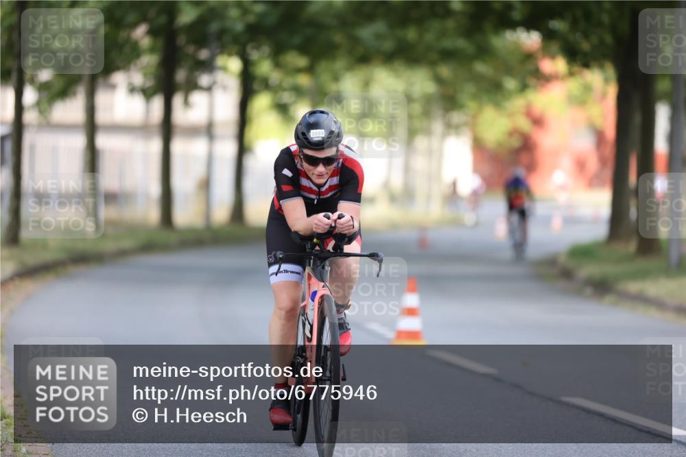 11.08.2024 - GEWOBA Citytriathlon Bremen H.Heesch http://msf.ph/oto/6775946 11.08.2024 11:43:52 Radfahren 914, 1039 meine-sportfotos.de