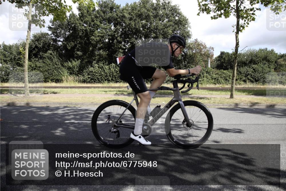 11.08.2024 - GEWOBA Citytriathlon Bremen H.Heesch http://msf.ph/oto/6775948 11.08.2024 11:55:42 Radfahren 769, 823, 879 meine-sportfotos.de