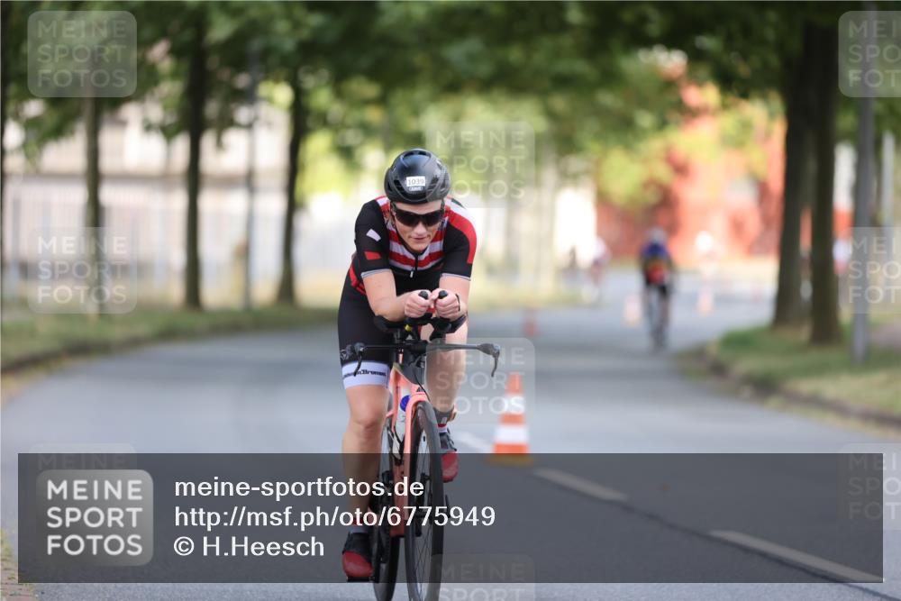 11.08.2024 - GEWOBA Citytriathlon Bremen H.Heesch http://msf.ph/oto/6775949 11.08.2024 11:43:52 Radfahren 914, 1039 meine-sportfotos.de