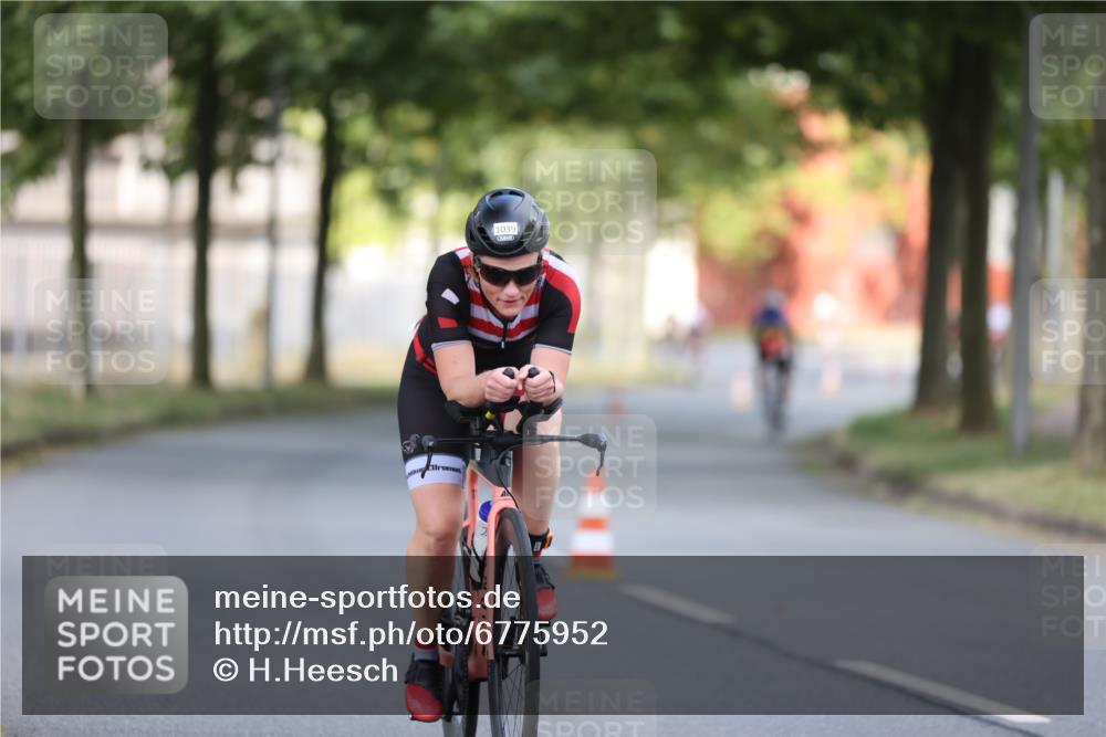11.08.2024 - GEWOBA Citytriathlon Bremen H.Heesch http://msf.ph/oto/6775952 11.08.2024 11:43:52 Radfahren 914, 1039 meine-sportfotos.de