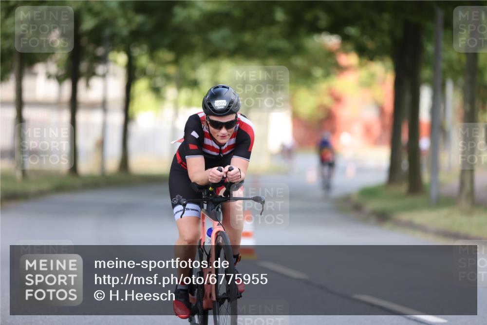 11.08.2024 - GEWOBA Citytriathlon Bremen H.Heesch http://msf.ph/oto/6775955 11.08.2024 11:43:52 Radfahren 914, 1039 meine-sportfotos.de