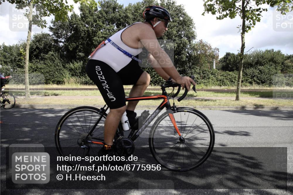 11.08.2024 - GEWOBA Citytriathlon Bremen H.Heesch http://msf.ph/oto/6775956 11.08.2024 11:56:01 Radfahren 769, 825, 989, 991, 1036 meine-sportfotos.de