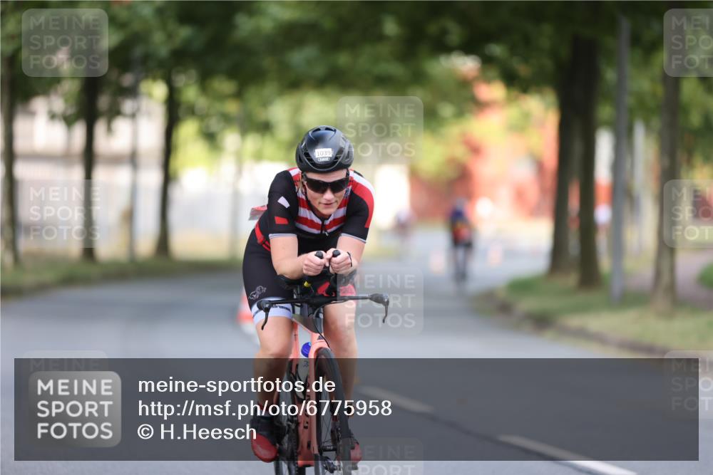 11.08.2024 - GEWOBA Citytriathlon Bremen H.Heesch http://msf.ph/oto/6775958 11.08.2024 11:43:52 Radfahren 914, 1039 meine-sportfotos.de