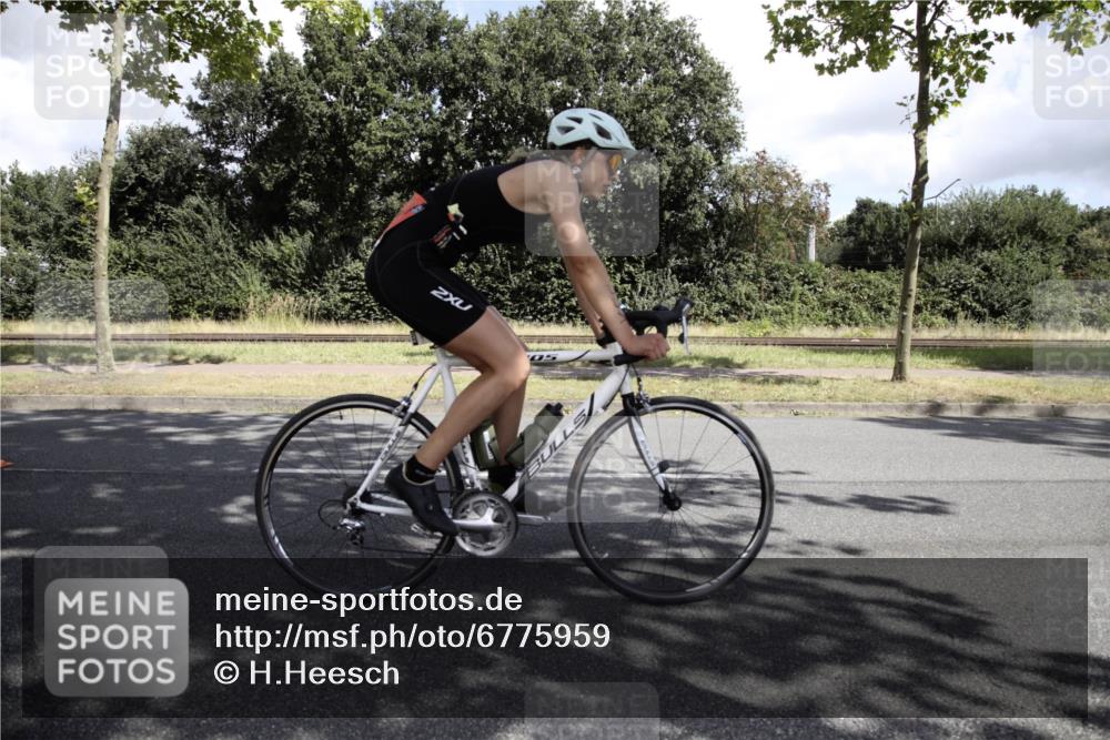 11.08.2024 - GEWOBA Citytriathlon Bremen H.Heesch http://msf.ph/oto/6775959 11.08.2024 11:56:11 Radfahren 790, 825, 989, 991, 1036 meine-sportfotos.de