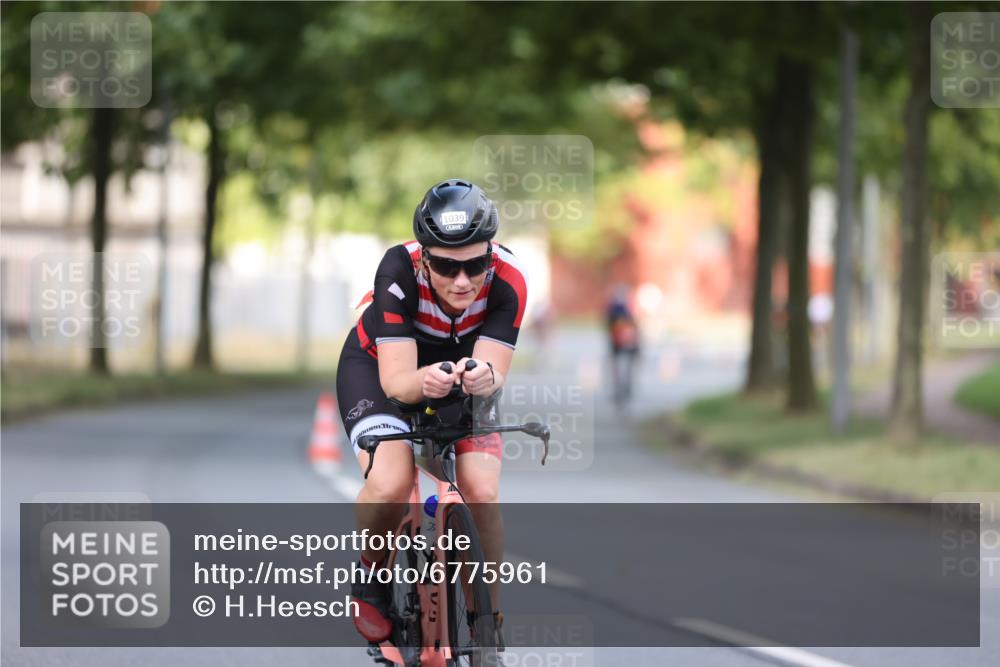 11.08.2024 - GEWOBA Citytriathlon Bremen H.Heesch http://msf.ph/oto/6775961 11.08.2024 11:43:52 Radfahren 914, 1039 meine-sportfotos.de