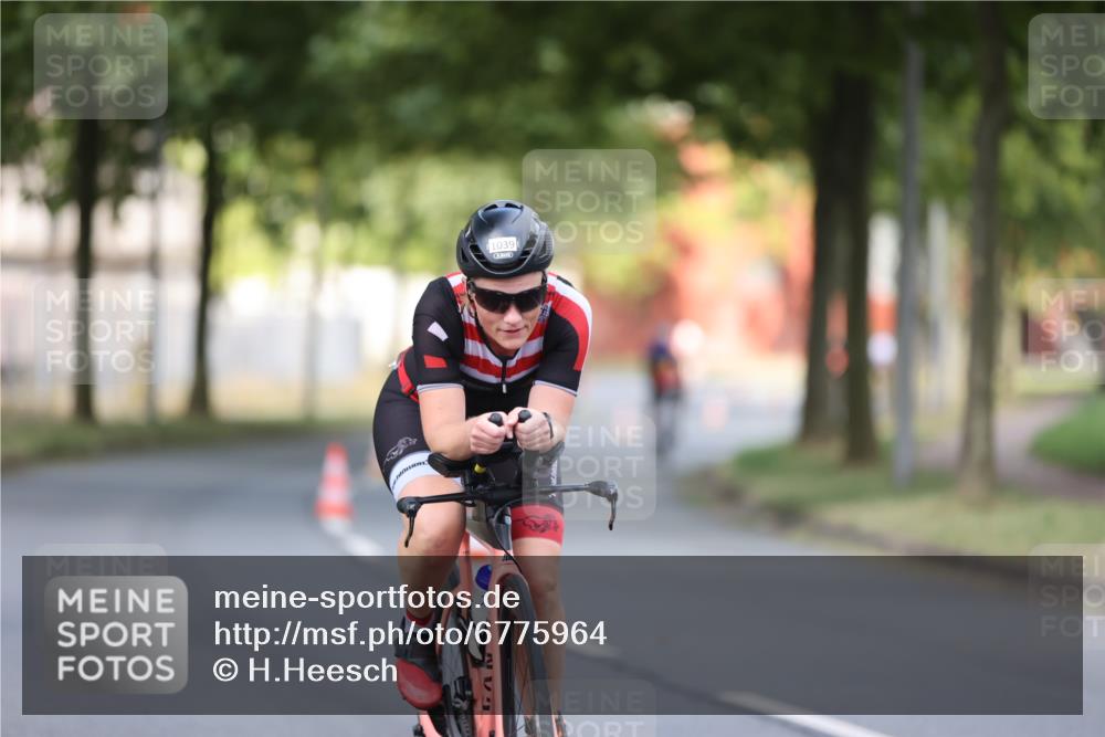 11.08.2024 - GEWOBA Citytriathlon Bremen H.Heesch http://msf.ph/oto/6775964 11.08.2024 11:43:52 Radfahren 914, 1039 meine-sportfotos.de