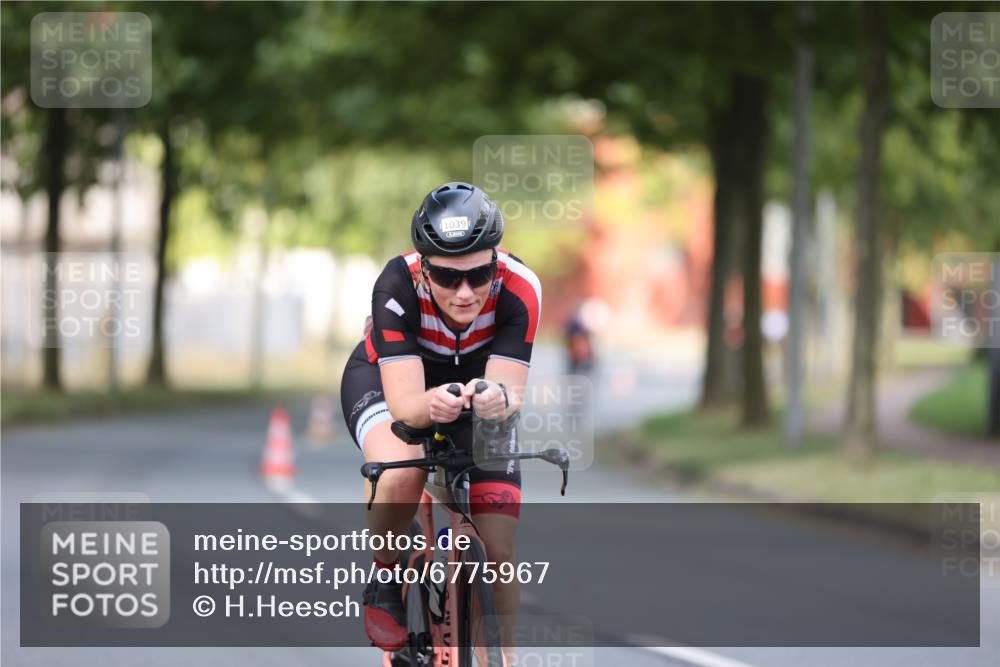 11.08.2024 - GEWOBA Citytriathlon Bremen H.Heesch http://msf.ph/oto/6775967 11.08.2024 11:43:52 Radfahren 914, 1039 meine-sportfotos.de