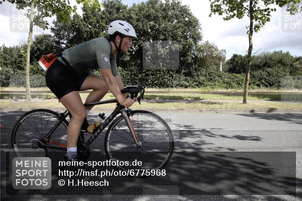 11.08.2024 - GEWOBA Citytriathlon Bremen H.Heesch http://msf.ph/oto/6775968 11.08.2024 11:56:18 Radfahren 782, 790, 825, 874, 930, 989, 991, 1036 meine-sportfotos.de