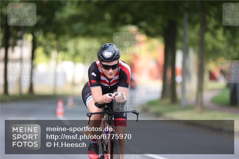 11.08.2024 - GEWOBA Citytriathlon Bremen H.Heesch http://msf.ph/oto/6775970 11.08.2024 11:43:52 Radfahren 914, 1039 meine-sportfotos.de