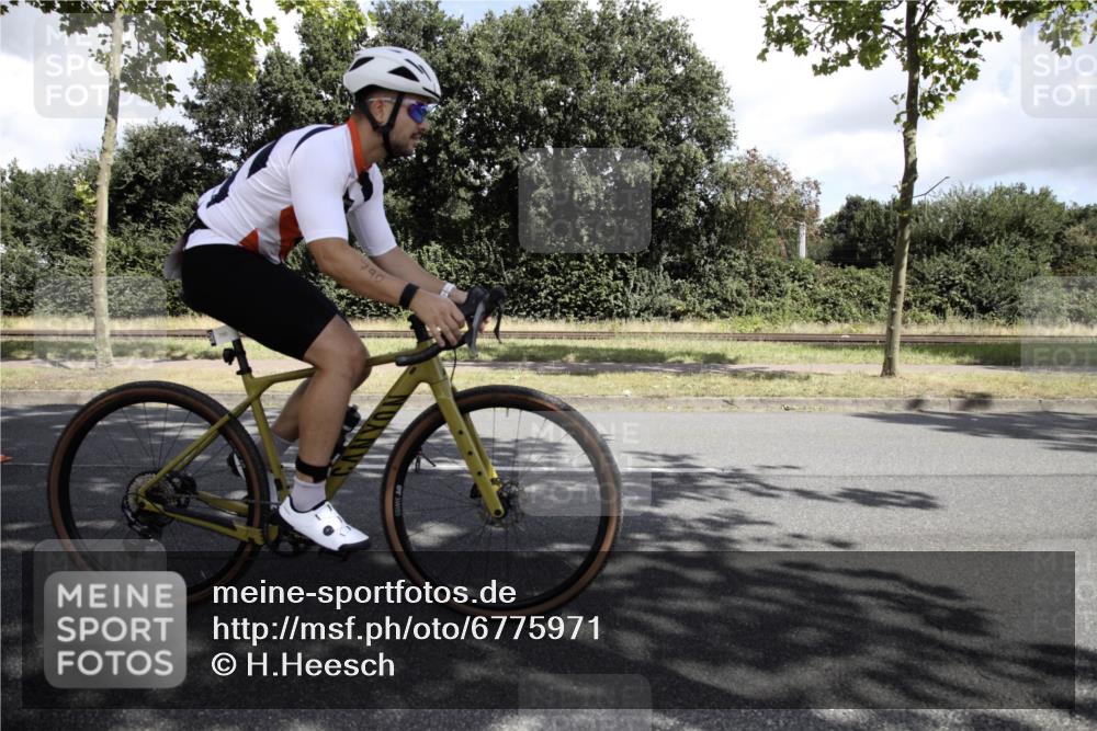 11.08.2024 - GEWOBA Citytriathlon Bremen H.Heesch http://msf.ph/oto/6775971 11.08.2024 11:56:19 Radfahren 782, 790, 825, 874, 930, 989, 991, 1036 meine-sportfotos.de