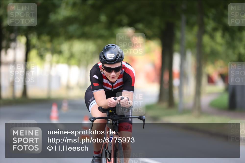 11.08.2024 - GEWOBA Citytriathlon Bremen H.Heesch http://msf.ph/oto/6775973 11.08.2024 11:43:52 Radfahren 914, 1039 meine-sportfotos.de