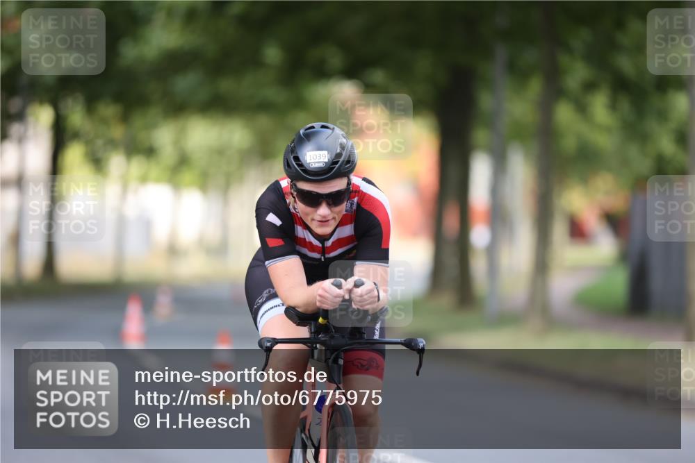 11.08.2024 - GEWOBA Citytriathlon Bremen H.Heesch http://msf.ph/oto/6775975 11.08.2024 11:43:52 Radfahren 914, 1039 meine-sportfotos.de