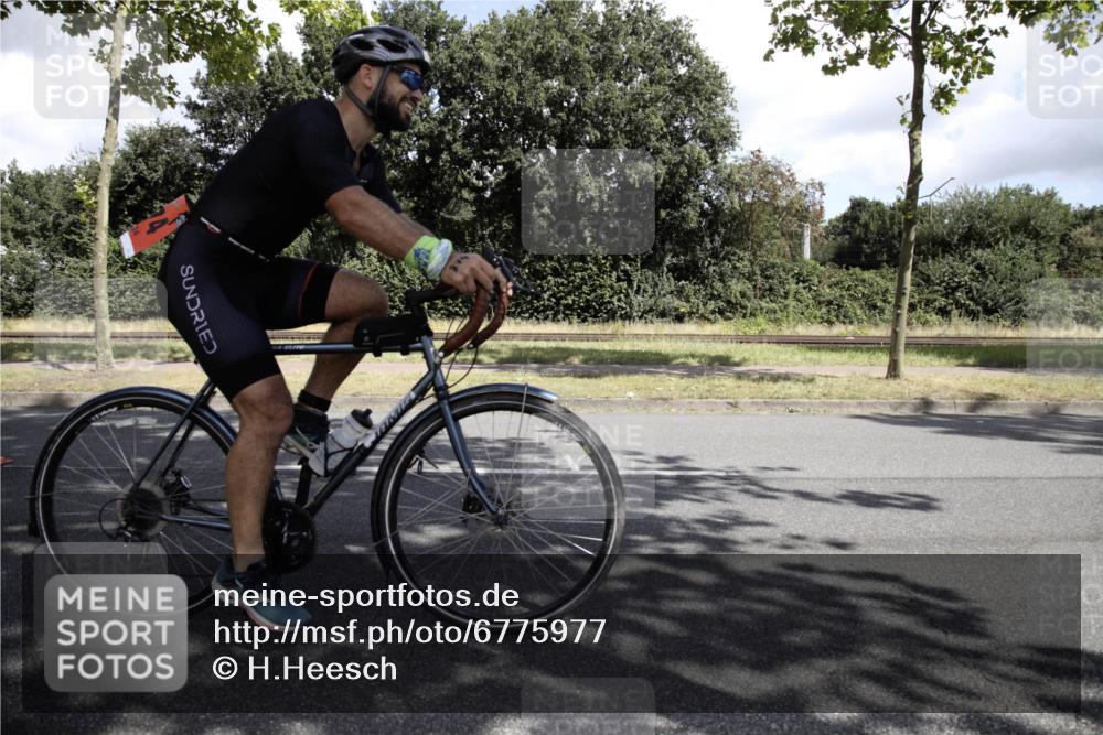 11.08.2024 - GEWOBA Citytriathlon Bremen H.Heesch http://msf.ph/oto/6775977 11.08.2024 11:56:32 Radfahren 782, 807, 820, 821, 874, 930 meine-sportfotos.de