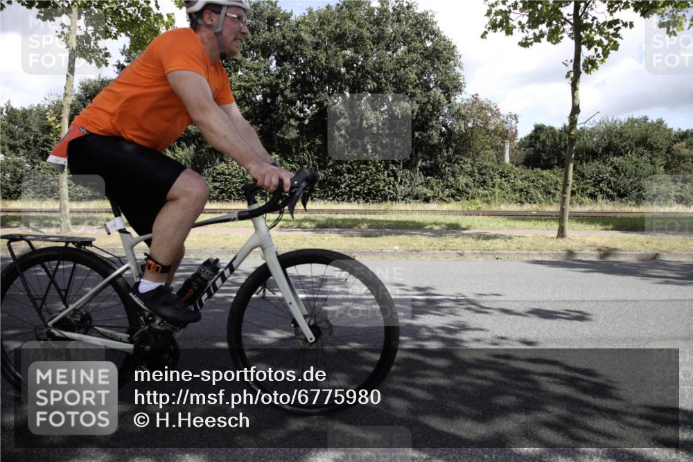 11.08.2024 - GEWOBA Citytriathlon Bremen H.Heesch http://msf.ph/oto/6775980 11.08.2024 11:56:34 Radfahren 782, 807, 820, 821, 874, 930 meine-sportfotos.de