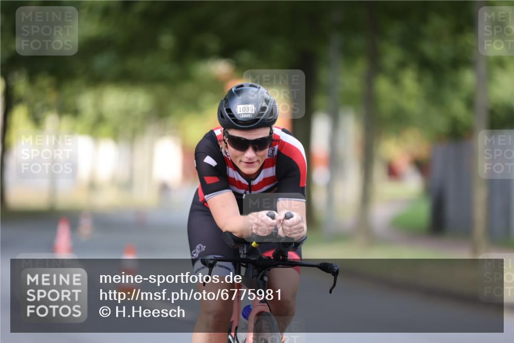 11.08.2024 - GEWOBA Citytriathlon Bremen H.Heesch http://msf.ph/oto/6775981 11.08.2024 11:43:52 Radfahren 914, 1039 meine-sportfotos.de