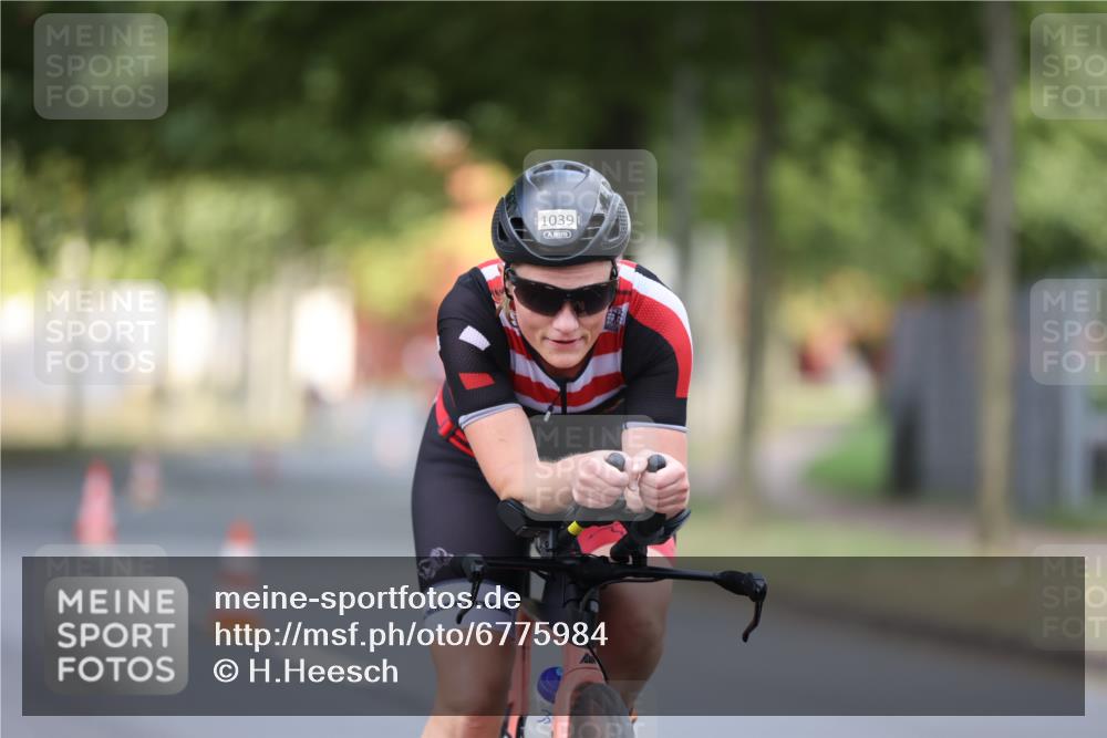11.08.2024 - GEWOBA Citytriathlon Bremen H.Heesch http://msf.ph/oto/6775984 11.08.2024 11:43:52 Radfahren 914, 1039 meine-sportfotos.de