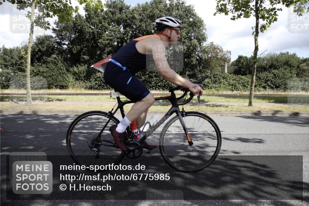 11.08.2024 - GEWOBA Citytriathlon Bremen H.Heesch http://msf.ph/oto/6775985 11.08.2024 11:56:44 Radfahren 791, 807, 820, 821, 858, 990 meine-sportfotos.de