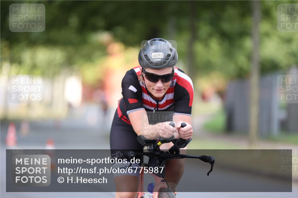 11.08.2024 - GEWOBA Citytriathlon Bremen H.Heesch http://msf.ph/oto/6775987 11.08.2024 11:43:52 Radfahren 914, 1039 meine-sportfotos.de
