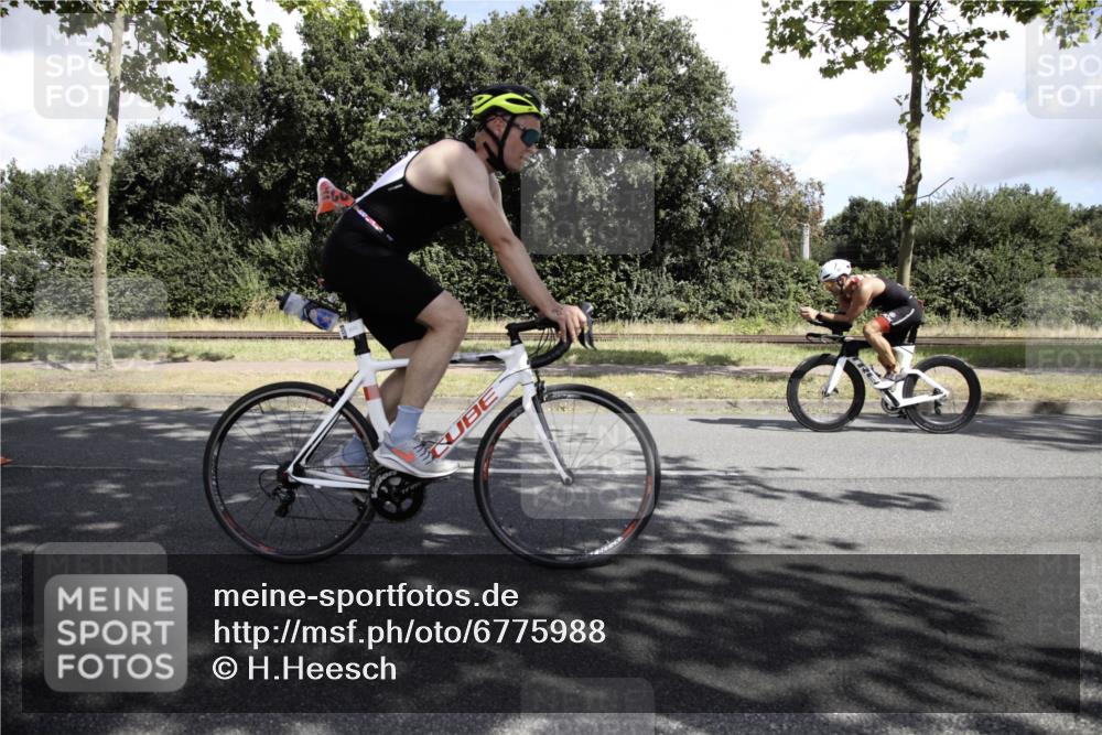11.08.2024 - GEWOBA Citytriathlon Bremen H.Heesch http://msf.ph/oto/6775988 11.08.2024 11:56:45 Radfahren 791, 807, 820, 821, 858, 990 meine-sportfotos.de