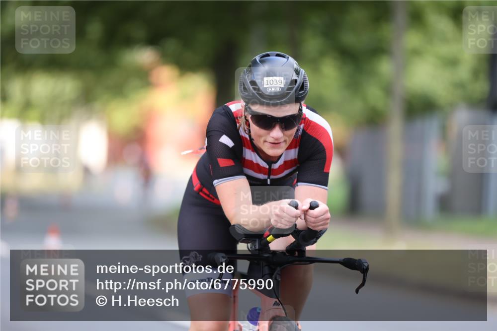 11.08.2024 - GEWOBA Citytriathlon Bremen H.Heesch http://msf.ph/oto/6775990 11.08.2024 11:43:53 Radfahren 746, 914, 1039 meine-sportfotos.de