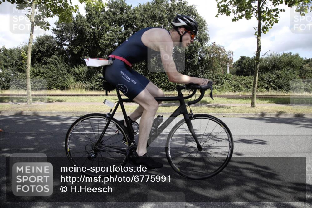 11.08.2024 - GEWOBA Citytriathlon Bremen H.Heesch http://msf.ph/oto/6775991 11.08.2024 11:56:51 Radfahren 791, 820, 821, 858, 990 meine-sportfotos.de