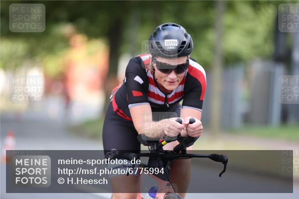 11.08.2024 - GEWOBA Citytriathlon Bremen H.Heesch http://msf.ph/oto/6775994 11.08.2024 11:43:53 Radfahren 746, 914, 1039 meine-sportfotos.de