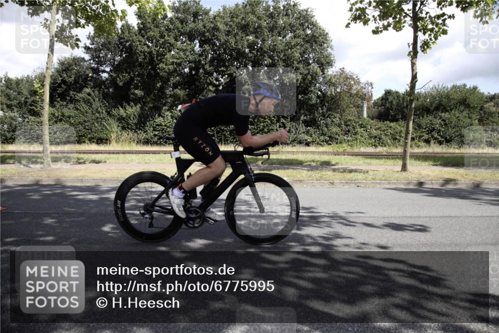 11.08.2024 - GEWOBA Citytriathlon Bremen H.Heesch http://msf.ph/oto/6775995 11.08.2024 11:56:56 Radfahren 791, 858, 990 meine-sportfotos.de