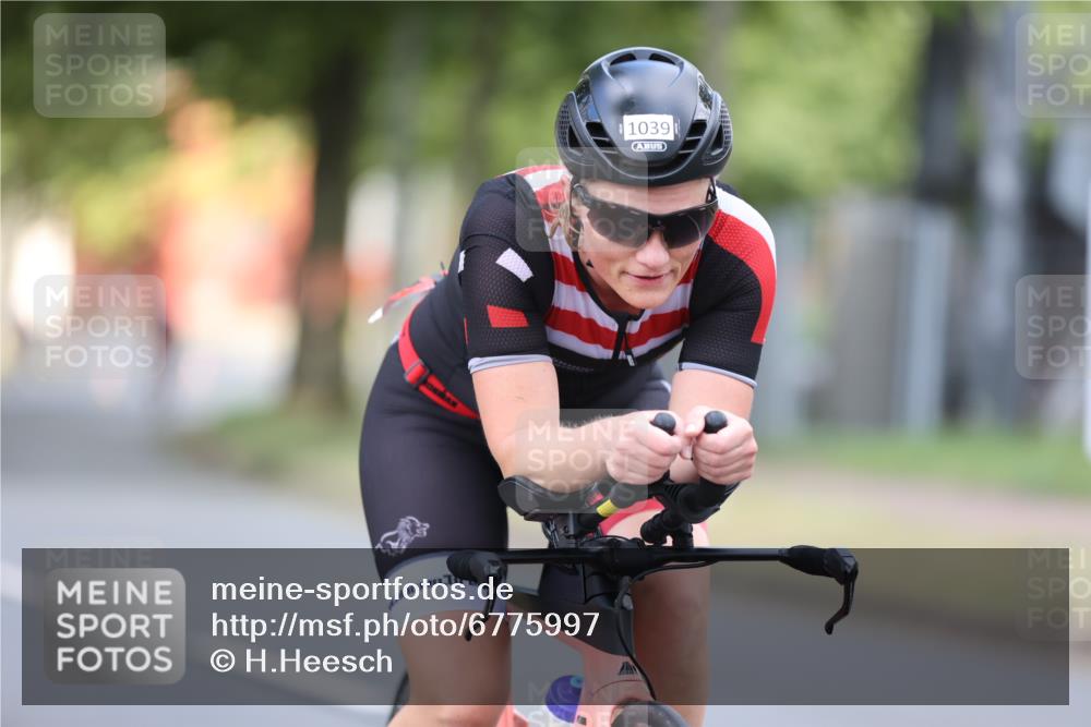 11.08.2024 - GEWOBA Citytriathlon Bremen H.Heesch http://msf.ph/oto/6775997 11.08.2024 11:43:53 Radfahren 746, 914, 1039 meine-sportfotos.de