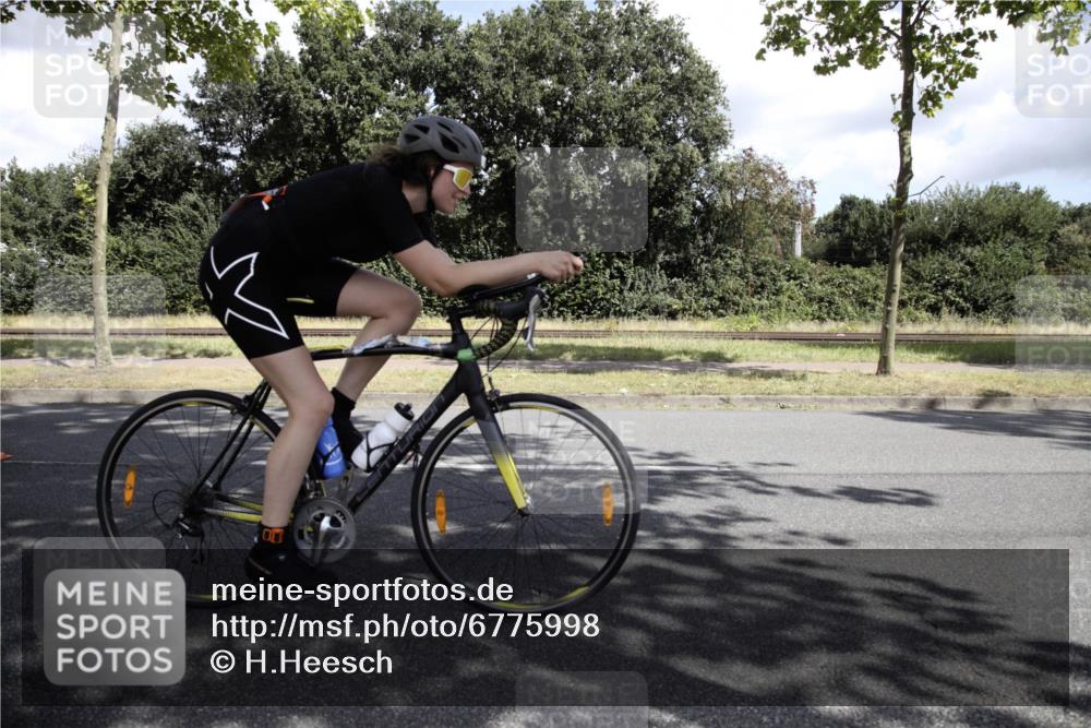 11.08.2024 - GEWOBA Citytriathlon Bremen H.Heesch http://msf.ph/oto/6775998 11.08.2024 11:56:57 Radfahren 791, 858, 990 meine-sportfotos.de