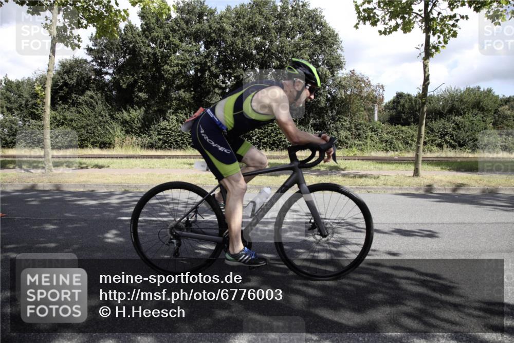 11.08.2024 - GEWOBA Citytriathlon Bremen H.Heesch http://msf.ph/oto/6776003 11.08.2024 11:57:14 Radfahren 772, 985 meine-sportfotos.de